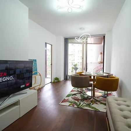 Isola 10 * Milán