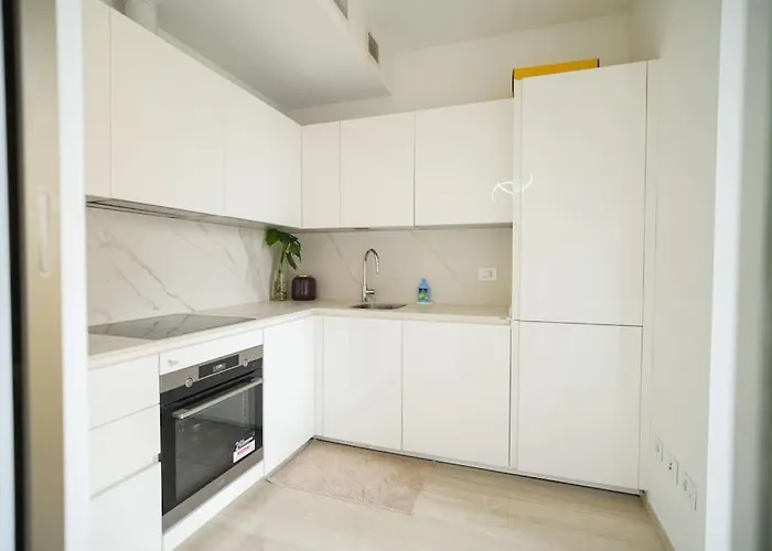 Isola 10 * Milan